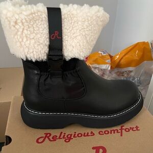 Religious Comfort Boots size 6